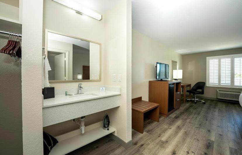 همبل Best Western Houston Iah Intercontinental Airport Inn المظهر الخارجي الصورة